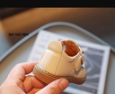 حذاء اطفال ابيض